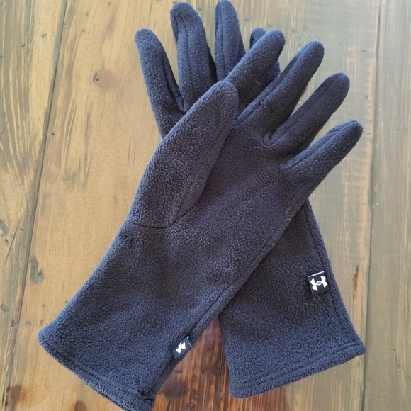 Under Armour Accessories - Black Under Armour gloves